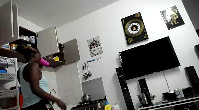 Snapshot of queen-goddess chatting on January 5, 4:27 pm queen-goddess online show from January 5, 4:27 pm