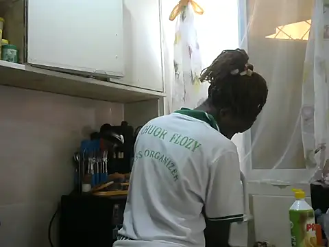 Snapshot of queen-goddess chatting on December 15, 6:06 am queen-goddess online show from December 15, 6:06 am