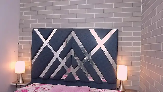 AndreaGil  online show from December 31, 12:15 pm