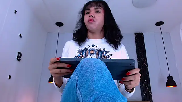 AndreaGil  online show from October 2, 12:45 pm