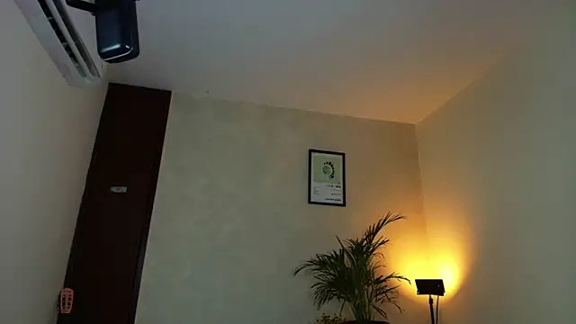 Snapshot of SweetJennaa chatting on April 12, 4:17 am SweetJennaa online show from April 12, 4:17 am