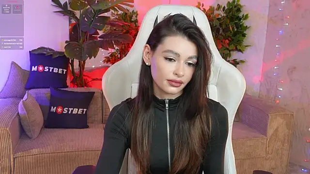 Snapshot of Gabriella054 chatting on December 5, 8:00 am Gabriella054 online show from December 5, 8:00 am