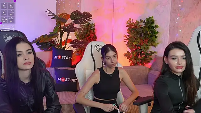 Snapshot of Gabriella054 chatting on December 5, 2:33 pm Gabriella054 online show from December 5, 2:33 pm