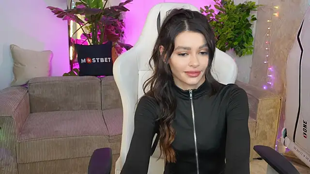 Snapshot of Gabriella054 chatting on December 24, 3:38 am Gabriella054 online show from December 24, 3:38 am