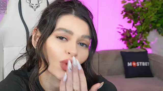 Snapshot of Gabriella054 chatting on December 24, 6:44 am Gabriella054 online show from December 24, 6:44 am