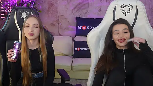 Snapshot of Gabriella054 chatting on January 4, 11:59 pm Gabriella054 online show from January 4, 11:59 pm