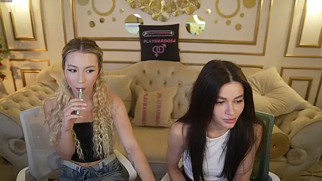 Snapshot of Gabriella054 chatting on April 8, 3:01 pm Gabriella054 online show from April 8, 3:01 pm