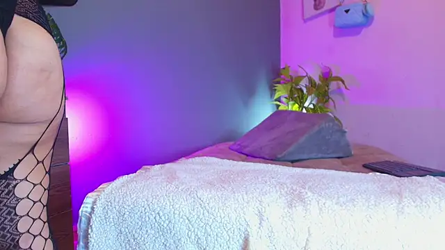 jade brunnette online show from May 16, 7:45 pm