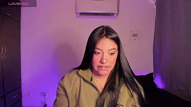 Mariana Hasper  online show from June 18, 6:23 pm