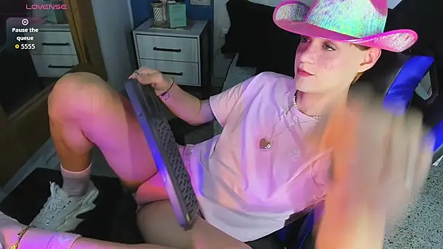 VladHellsing4 online show from September 23, 2:42 pm