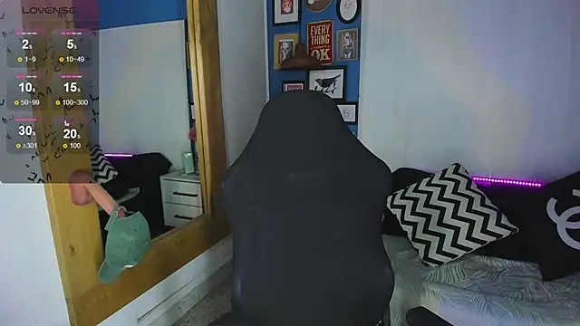 VladHellsing4 online show from November 8, 2:39 pm