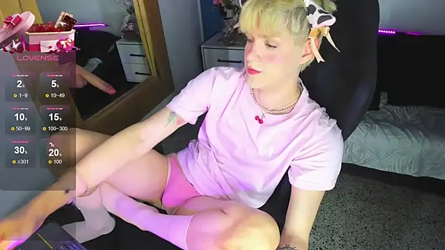 VladHellsing4 online show from December 18, 2:23 pm