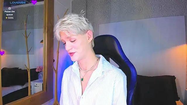 VladHellsing4 online show from July 15, 2:22 pm