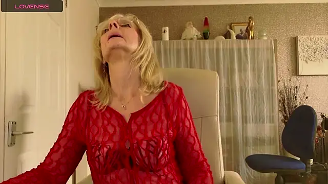 TopazCamgirl online show from December 3, 2:59 pm