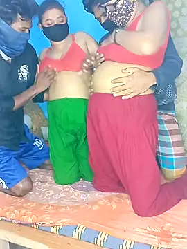 Snapshot of ArishaCouple chatting on January 11, 6:24 am ArishaCouple online show from January 11, 6:24 am