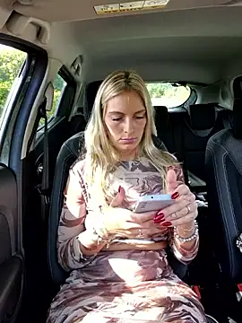 Snapshot of Lydie_off chatting on September 17, 1:24 pm Lydie off online show from September 17, 1:24 pm
