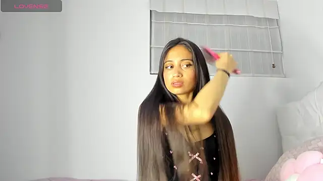 Snapshot of Loren_parissi chatting on November 12, 4:13 am Loren parissi online show from November 12, 4:13 am