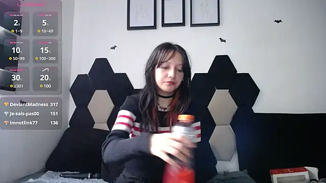 Maki Zein online show from December 5, 7:38 pm