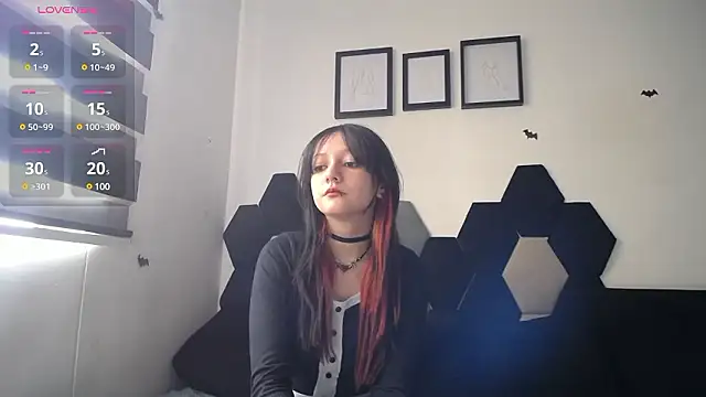 Maki Zein online show from December 6, 1:22 pm