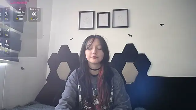 Maki Zein online show from December 10, 1:11 pm