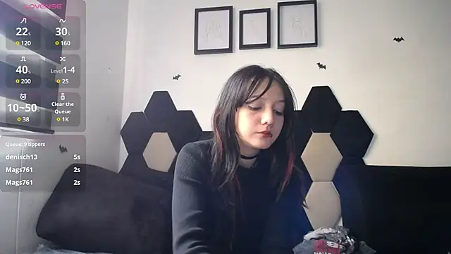 Maki Zein online show from December 10, 4:17 pm