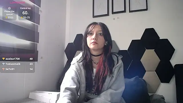 Maki Zein online show from December 18, 5:21 pm