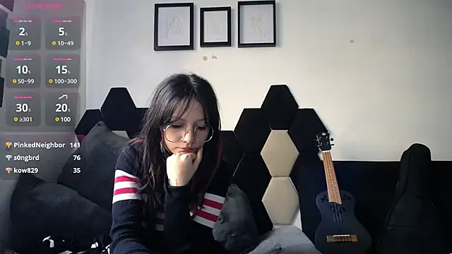 Maki Zein online show from December 19, 5:29 pm