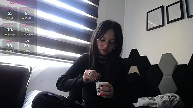 Maki Zein online show from January 14, 2:22 pm