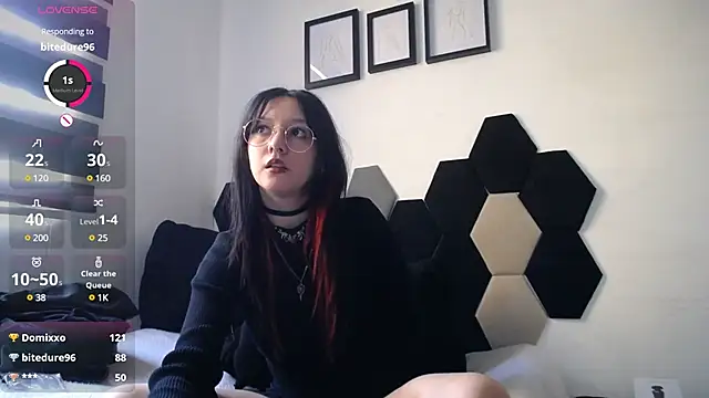 Maki Zein online show from January 14, 5:23 pm