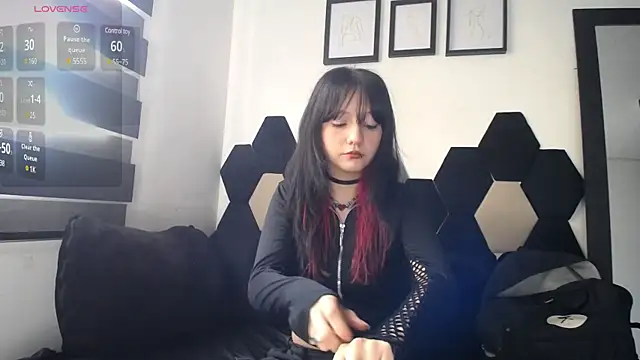 Maki Zein online show from February 14, 1:18 pm