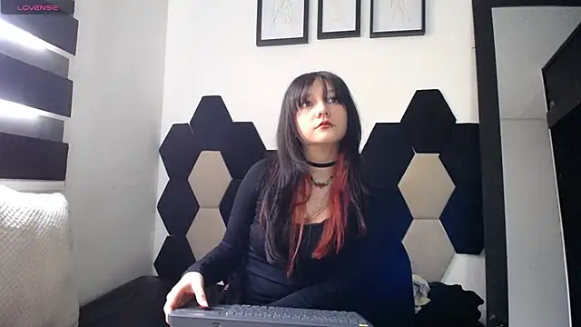 Maki Zein online show from February 21, 7:21 pm