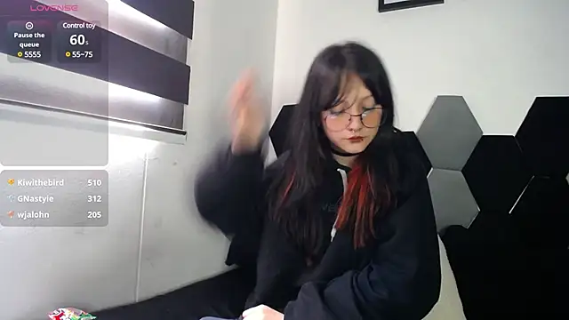 Maki Zein online show from March 13, 7:28 pm