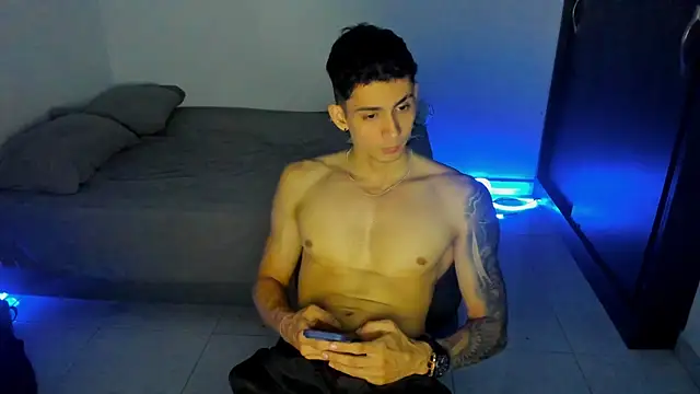 Snapshot of OliverBennet chatting on February 28, 11:01 pm OliverBennet online show from February 28, 11:01 pm