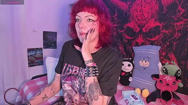 Snapshot of Sarah-Stoner chatting on April 25, 1:41 am Sarah-Stoner online show from April 25, 1:41 am