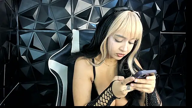 HelueHorny13 online show from October 3, 4:31 am