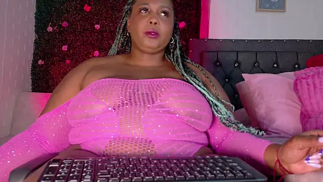 Snapshot of ebony_544 chatting on April 7, 4:35 am ebony 544 online show from April 7, 4:35 am