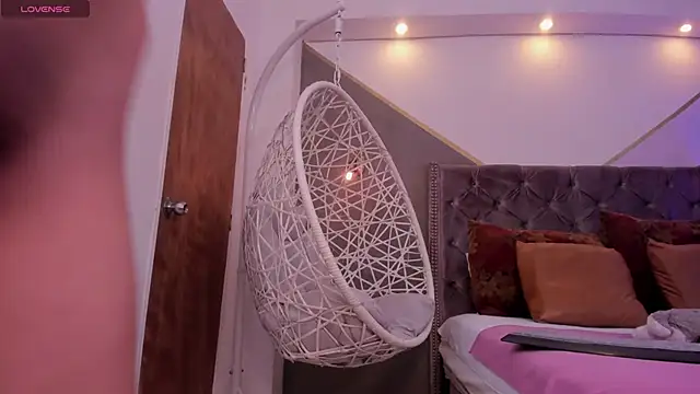 khloe cutee online show from December 7, 12:56 pm