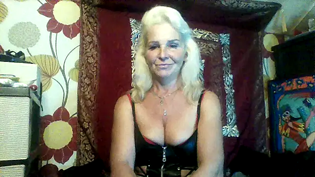 CassandraSandra44 online show from November 10, 5:01 pm