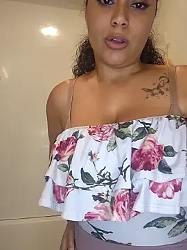 Snapshot of cinnaminnie chatting on March 24, 3:33 am cinnaminnie online show from March 24, 3:33 am