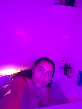 Snapshot of cinnaminnie chatting on March 30, 4:30 pm cinnaminnie online show from March 30, 4:30 pm