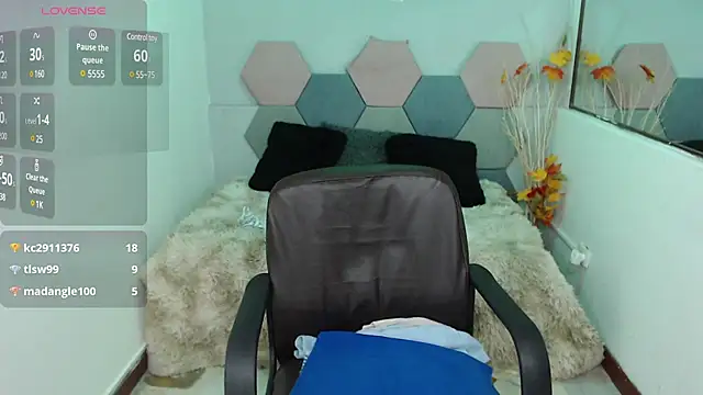 Snapshot of CharloteTaylor_ chatting on February 15, 6:55 am CharloteTaylor online show from February 15, 6:55 am