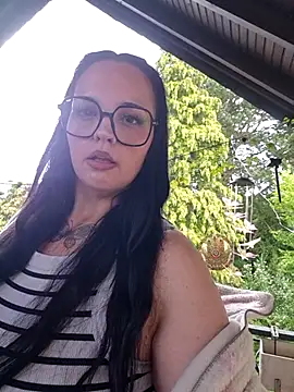 Jujuicy 97 online show from June 5, 8:09 am