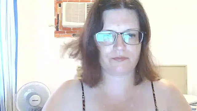 Snapshot of CrimsonMistress chatting on April 23, 10:45 pm CrimsonMistress online show from April 23, 10:45 pm