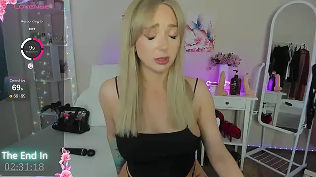 Snapshot of MissLisaX chatting on September 29, 11:04 am MissLisaX online show from September 29, 11:04 am