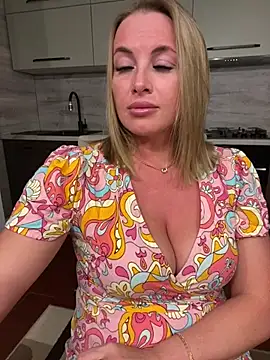 Cute Hot Alice online show from May 20, 9:21 pm