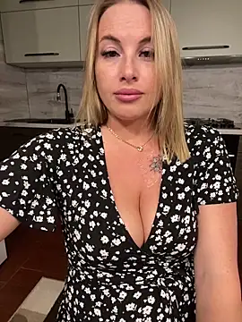 Cute Hot Alice online show from May 23, 9:08 pm
