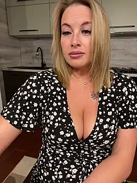 Cute Hot Alice online show from May 24, 8:14 pm