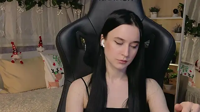 KiraLiLime online show from February 9, 6:05 pm