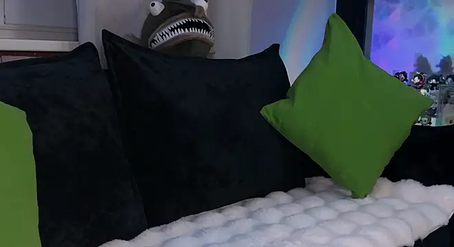 Snapshot of KiraLiLime chatting on March 12, 7:20 pm KiraLiLime online show from March 12, 7:20 pm