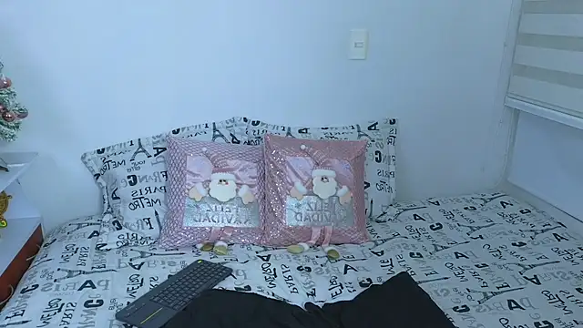 Lorenne Miller online show from December 17, 12:45 am